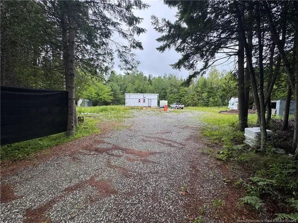 27 Damascus Rd, Hampton, NB E2S 2Z9