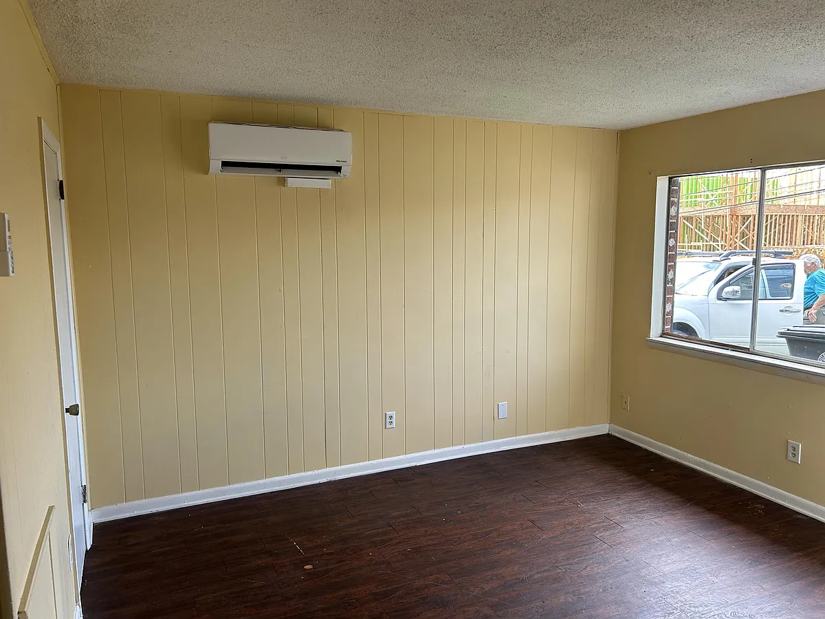 Building Photo - 1003 Oak St #A