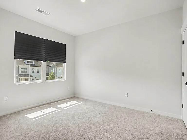 9512 Munsing Dr — Photo 21