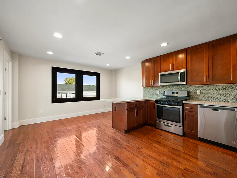 575 Hoboken Rd #9 — Photo 7