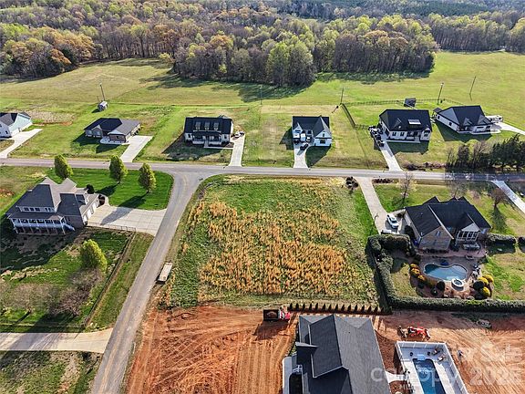2nd image of 528 New Salem Rd