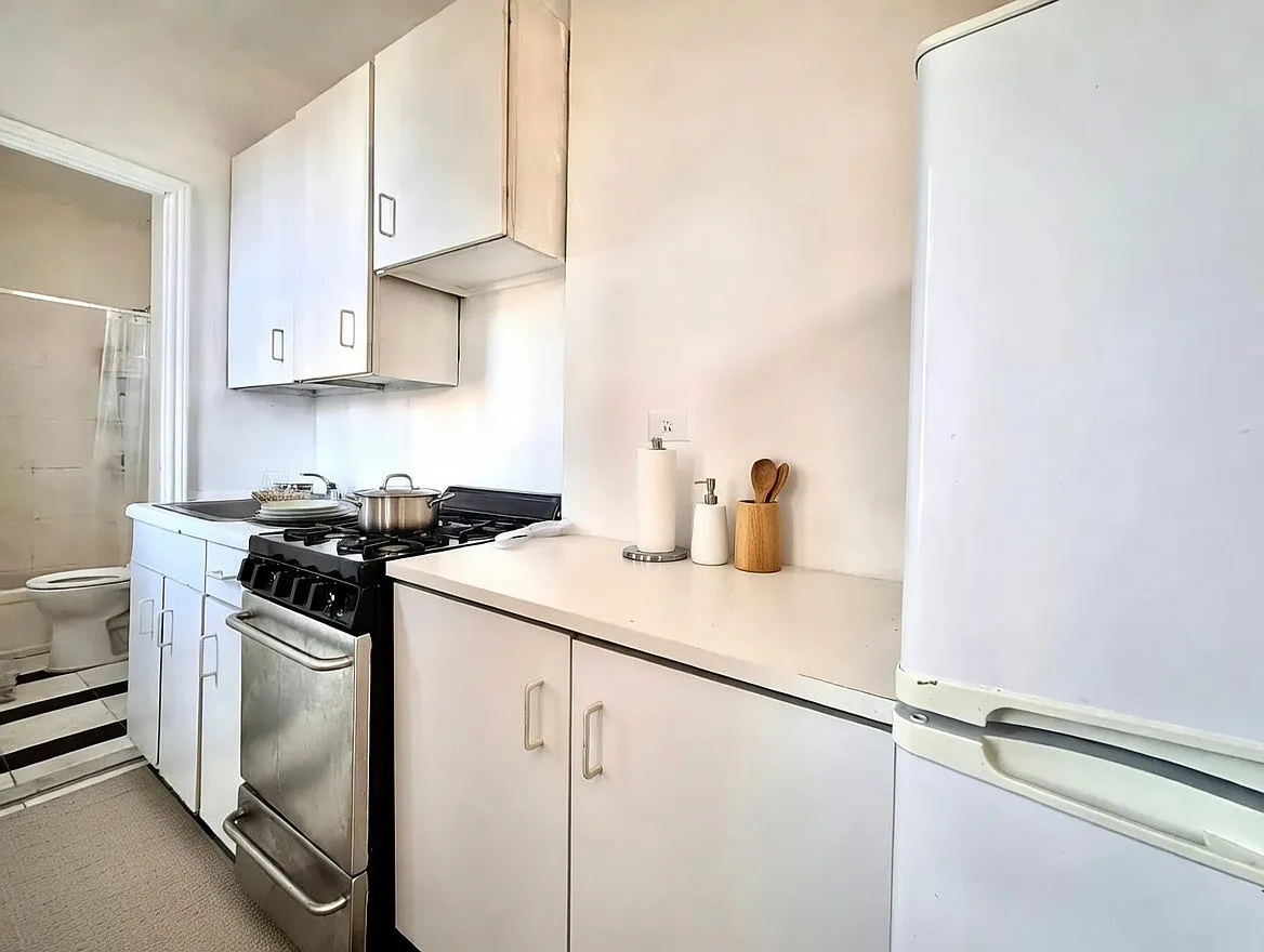 Building Photo - 366 W 52nd St #2C