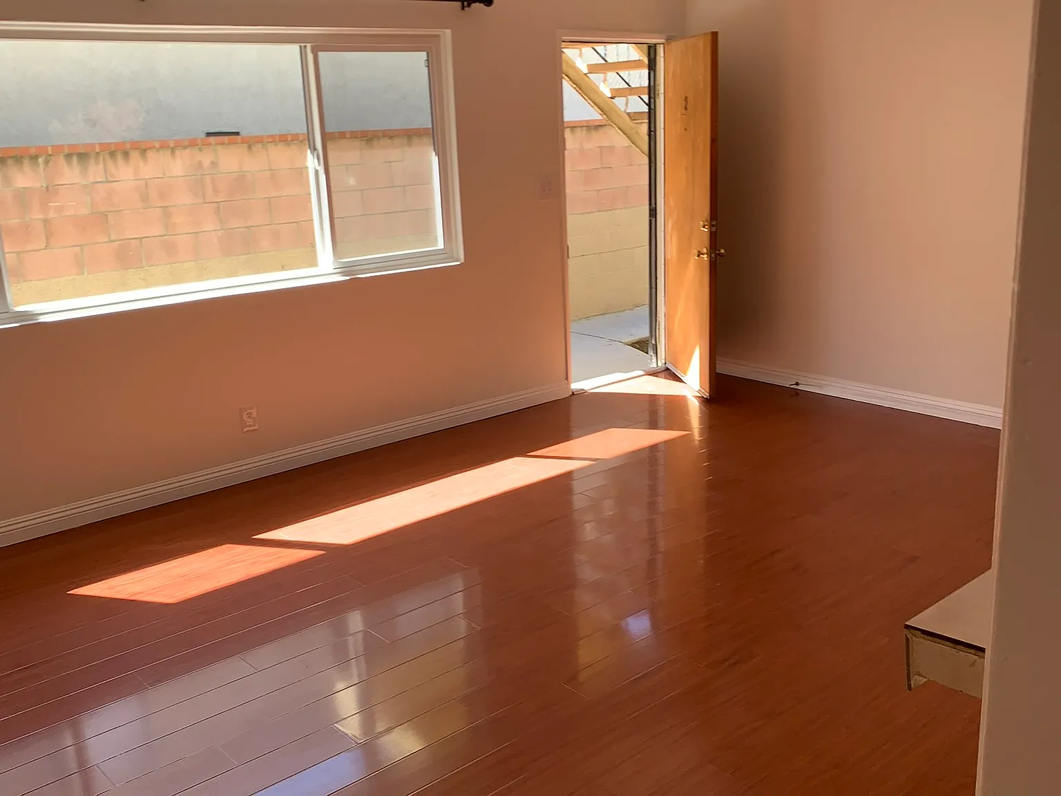 2 bed, 750 sqft, $2,700 — Photo 3