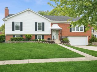 1000 W Hunting Dr, Palatine, IL 60067