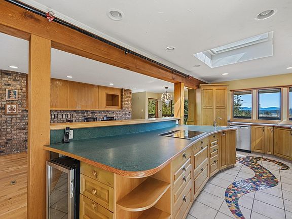 4th image of 2340 Spring Rd
