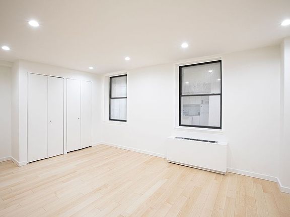 5th image of 150 W 51st St APT 903