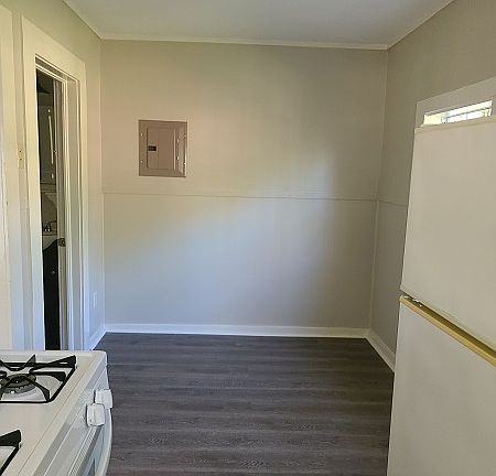 2nd image of 215 Davis St #B