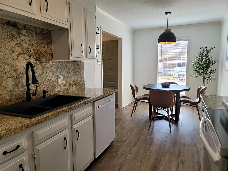 1005 Park Meadow Dr — Photo 7