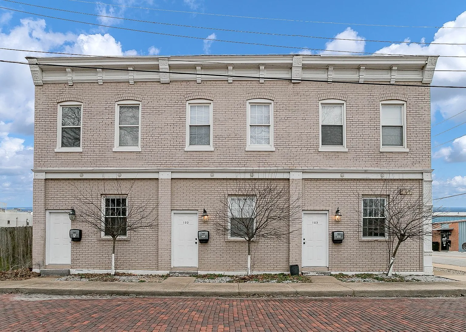 1 bed, 1000 sqft, $1,050 — Photo 1