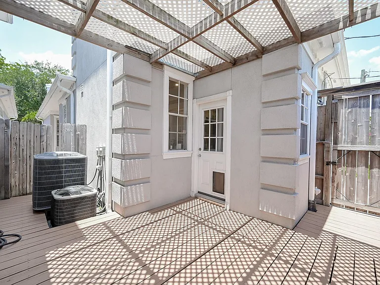 2301 Steel St — Photo 30