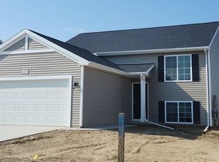 8207 Moonlight Creek Ln, Fowlerville, MI