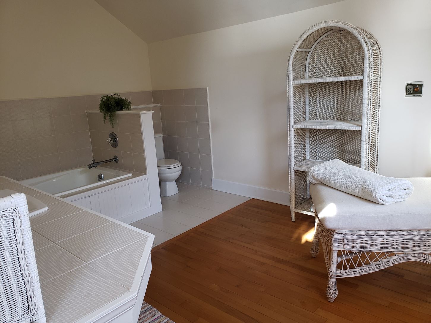  primary suite on 2nd floor bath