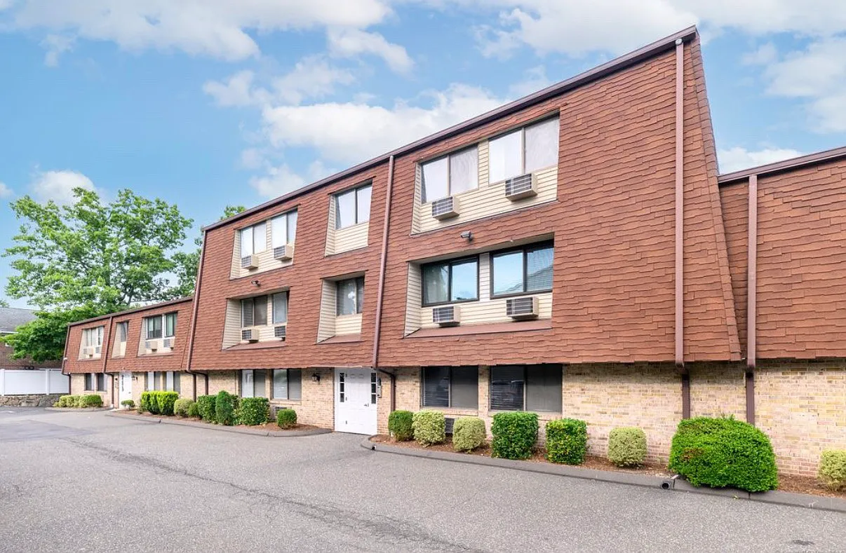 2 bed, 1.5 bath, 1200 sqft, $3,600 — Photo 1