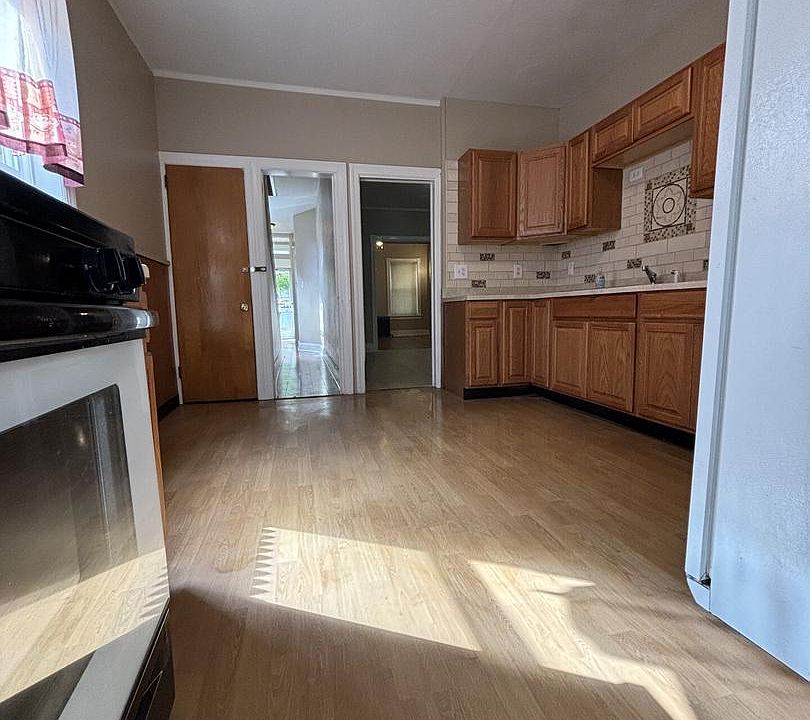 1st image of 16 Barnt Ave