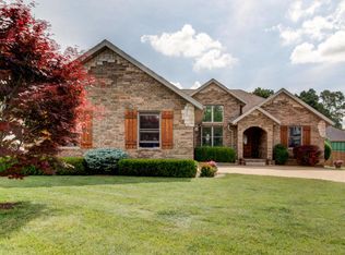 576 Peachum Rd, Nixa, MO 65714