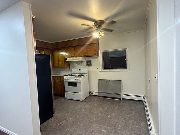 3rd image of 210 Riverview Ave