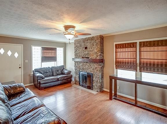 4th image of 37 W Woodland Dr