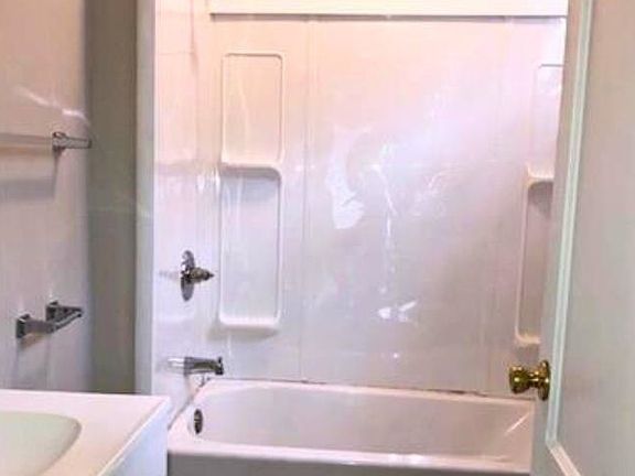 5th image of 1018 S Main St