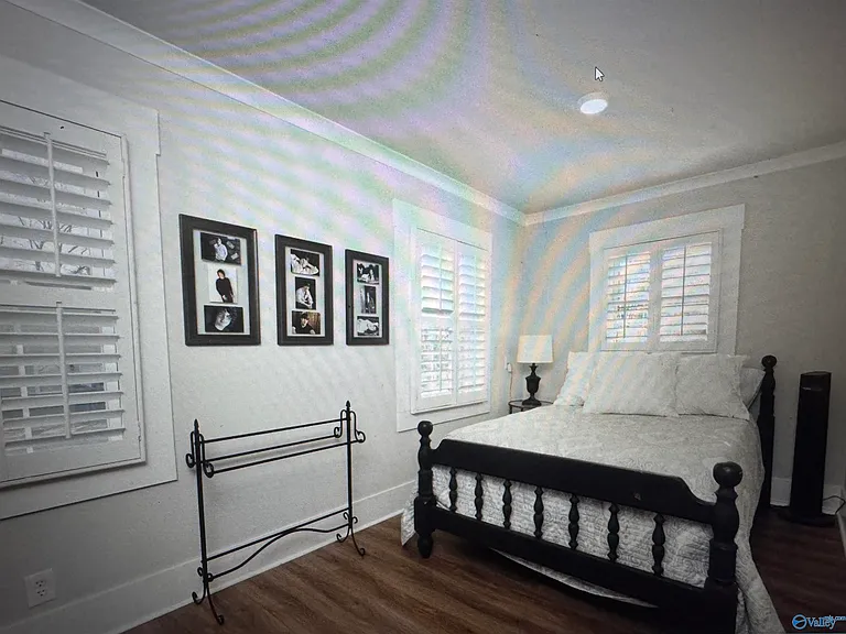 208 Surrey Rd SW — Photo 18