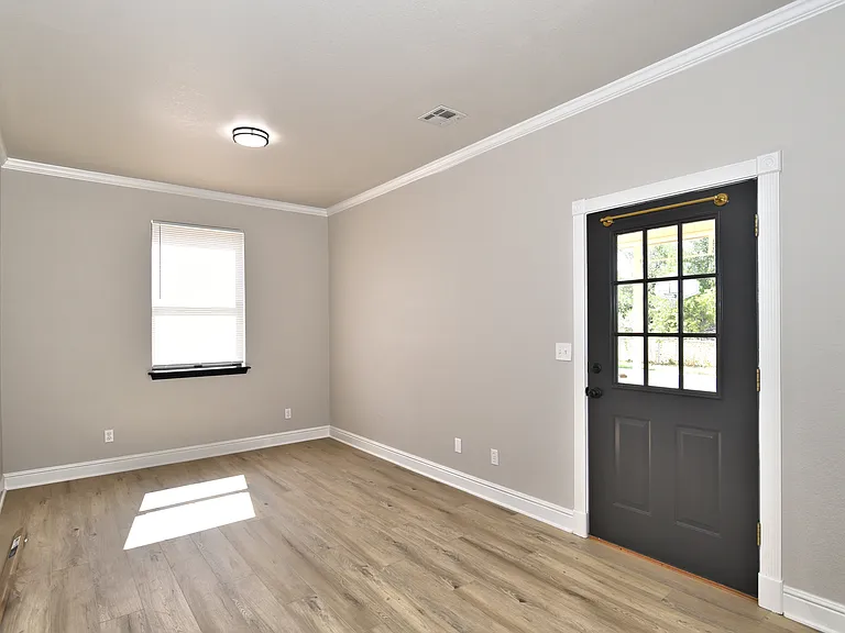 1317 N 1st St — Photo 18