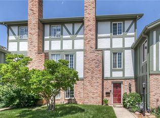 10125 Edelweiss Cir, Merriam, KS 66203