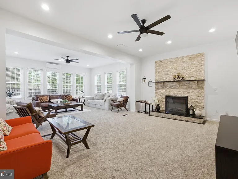 8664 Pohick Forest Ct — Photo 15
