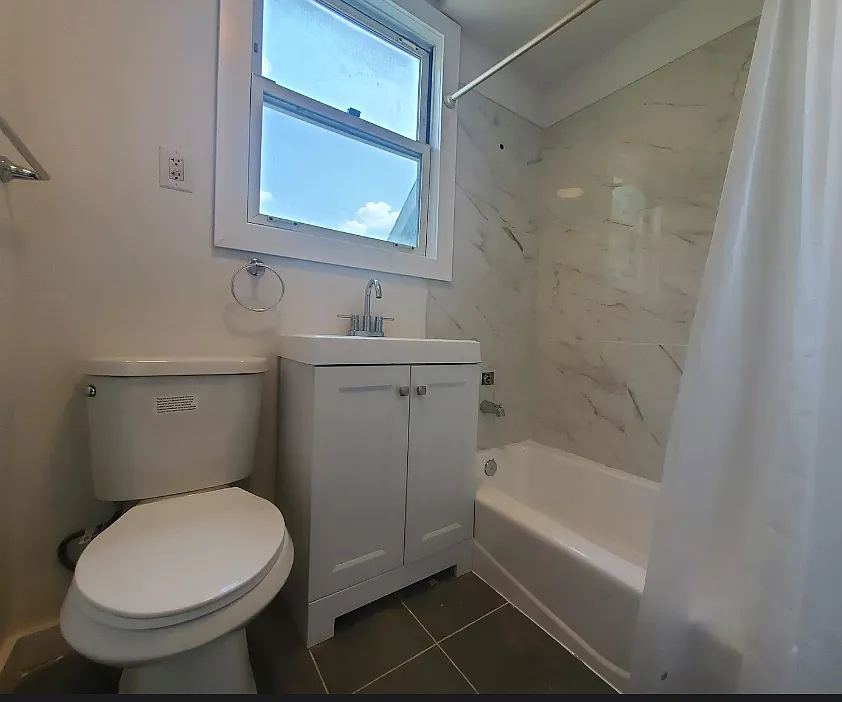 3 bed, 1000 sqft, $2,650 — Photo 3