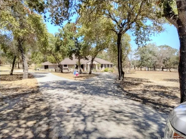 537 Arbor View, Adkins, TX 78101