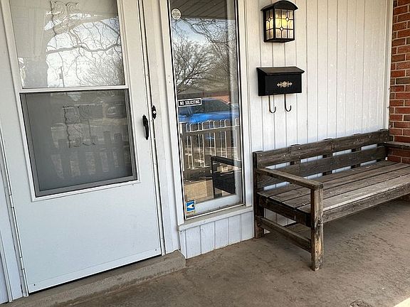3rd image of 4404 Mesa Cir