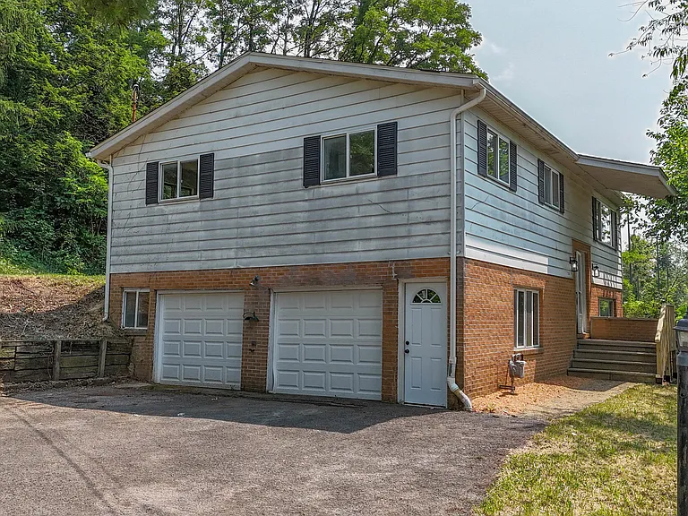 1308 Perry Ave — Photo 3