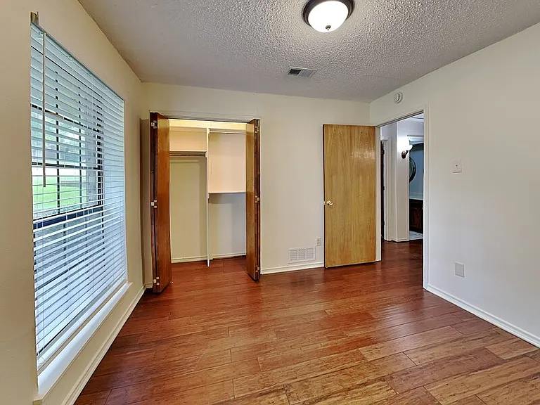 205 Woodpark Ln — Photo 16