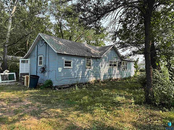 3rd image of 602 E 1st St