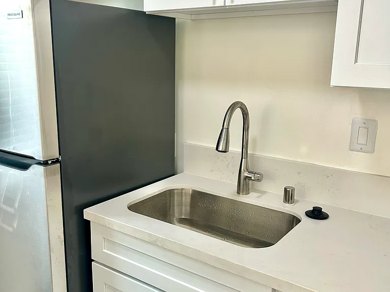 393 Waldo Ave #8 — Photo 15