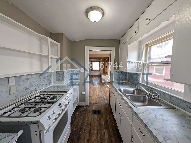 2332 Hardesty Ave — Photo 10