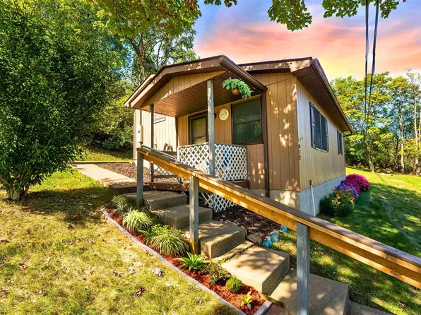 872 Summers School Rd, Morgantown, WV 26508