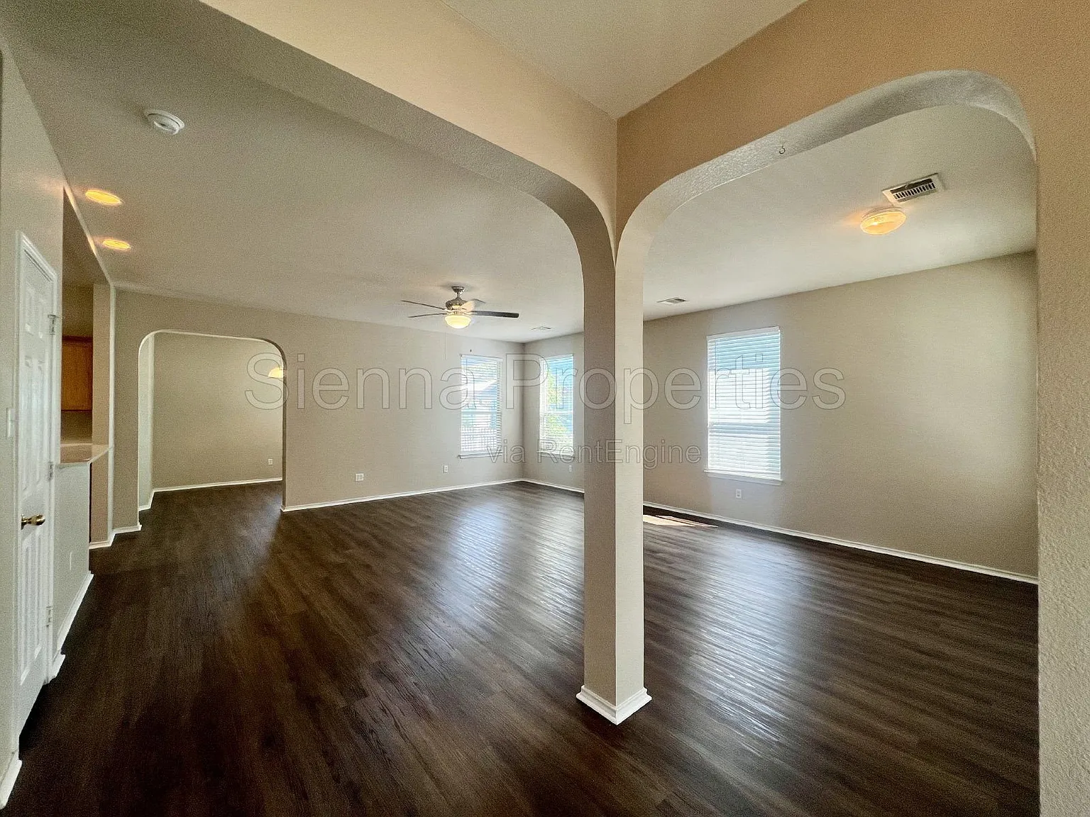 3 bed, 2.5 bath, 1900 sqft, $1,975 — Photo 2