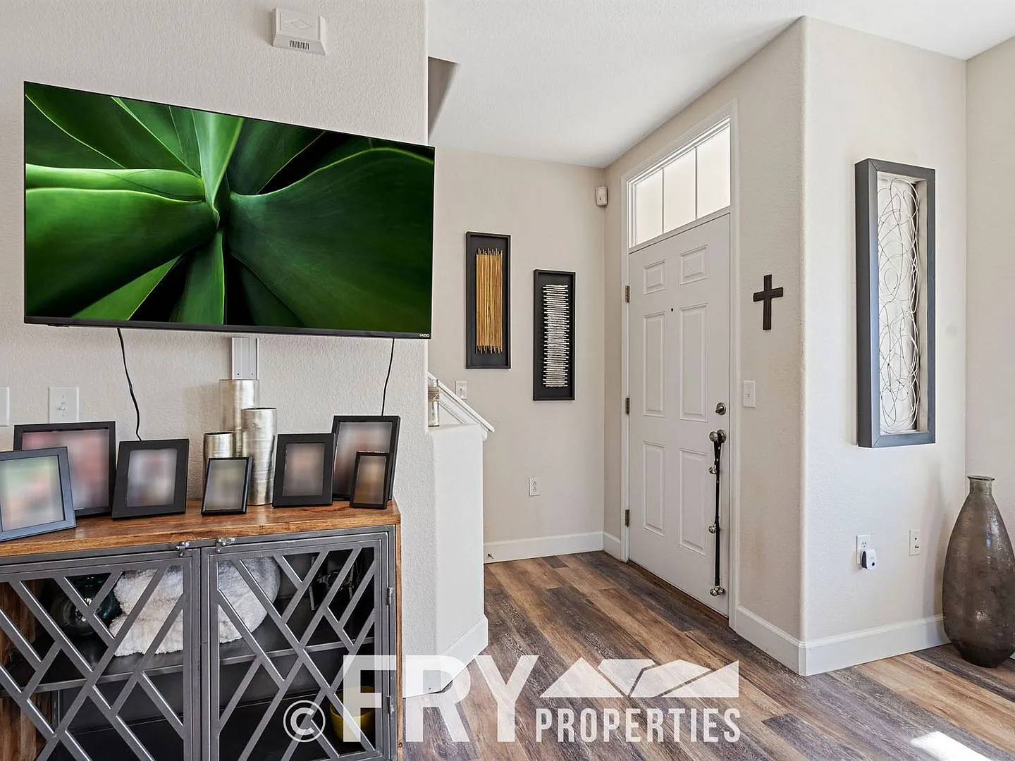 Beautiful Townhome in a Great Location — Photo 4