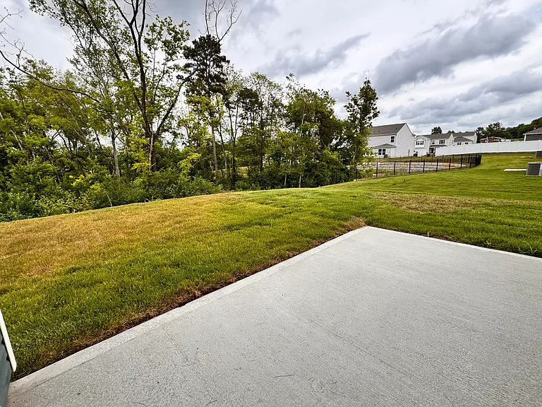 574 White Oak Ln — Photo 20