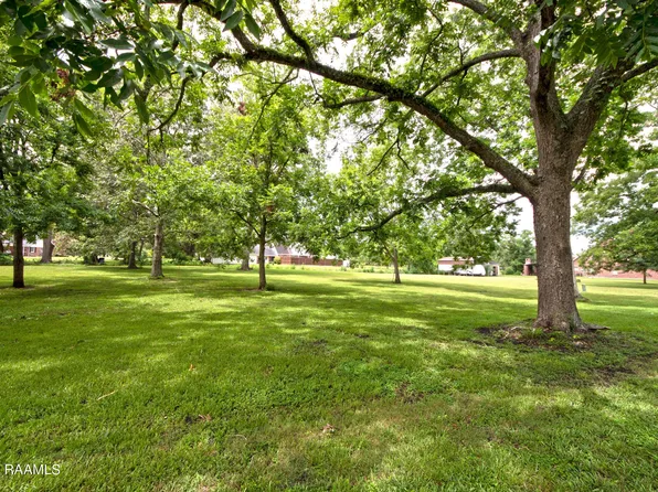 Earline Dr, Breaux Bridge, LA 70517