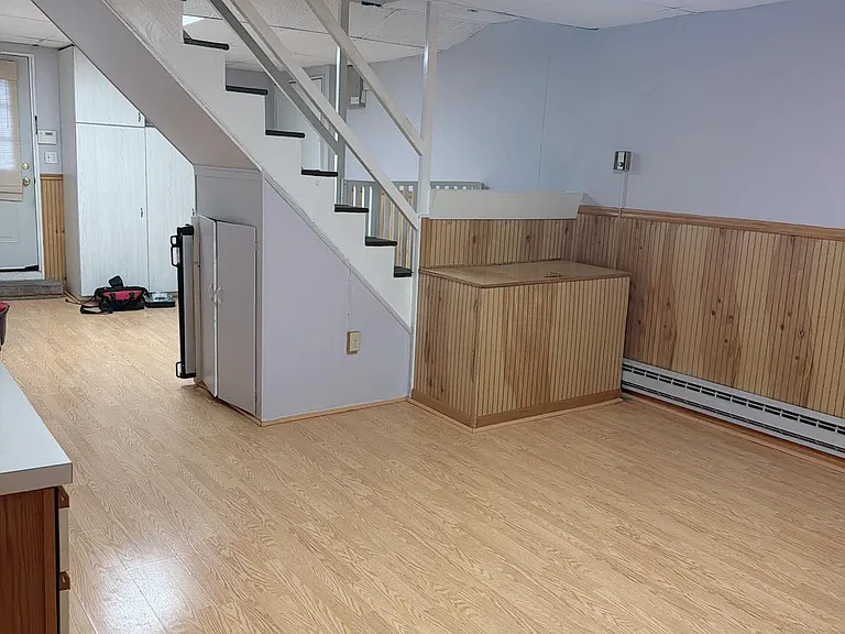 156 Beech St — Photo 8