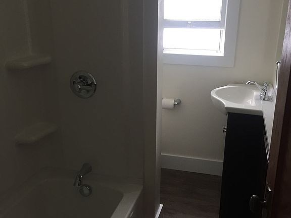 5th image of 127 Winthrop Ave