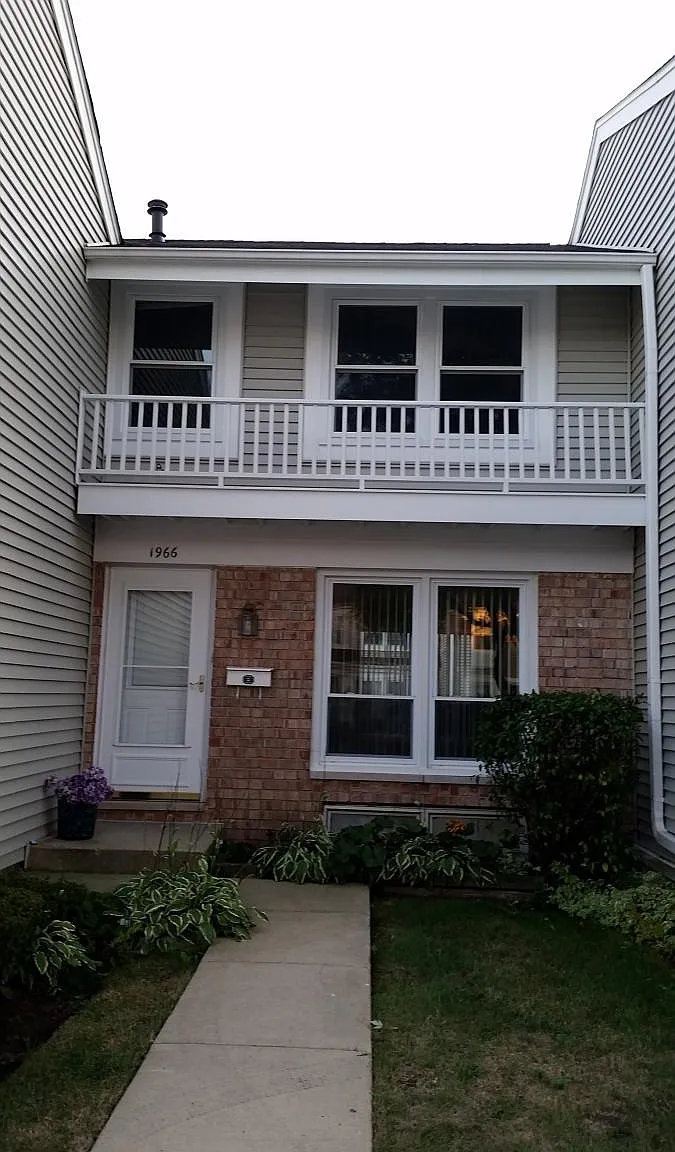 3 bed, 1.5 bath, 1251 sqft, $2,200 — Photo 1