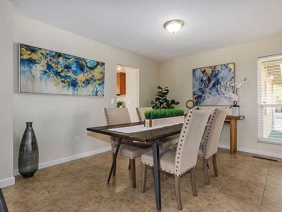 4th image of 305 Brookside Dr