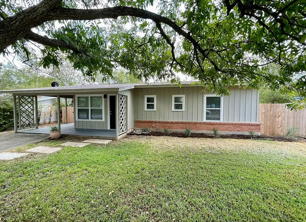 3 bed, 1300 sqft, $2,700 — Photo 2