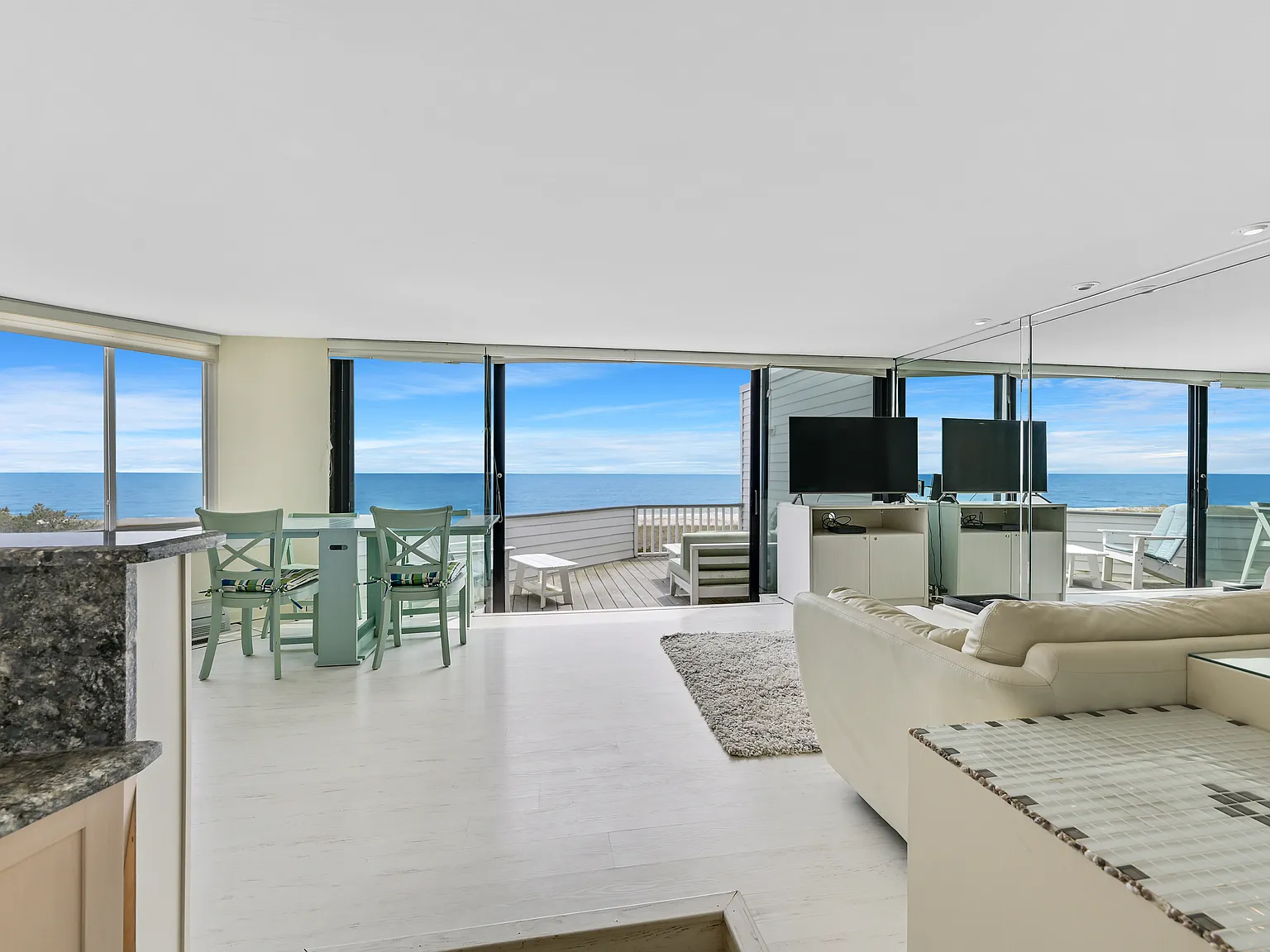 Top Floor, Corner, Oceanfront Unit! — Photo 4