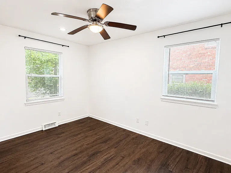 1002 Irving Dr — Photo 17