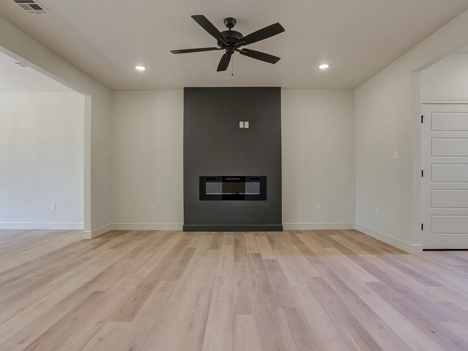 3 bed, 2.5 bath, 1640 sqft, $2,000 — Photo 4