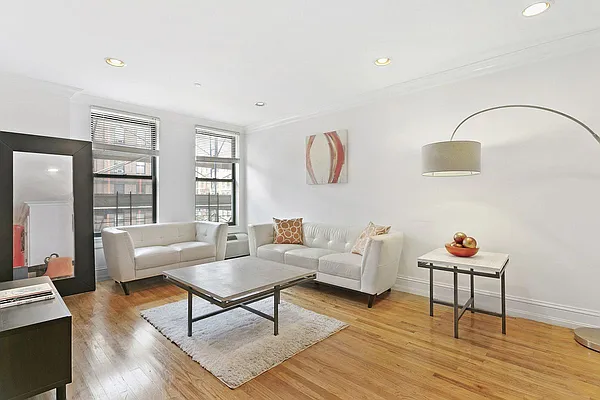 Rented by Get Real | media 6