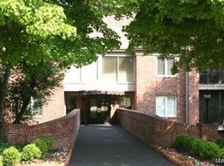 14300 Conway Meadows Ct E APT 104, Chesterfield, MO 63017