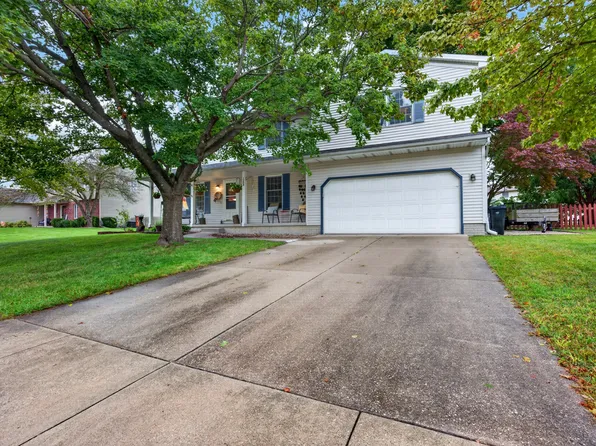 1208 Royal Pointe Dr, Bloomington, IL 61704